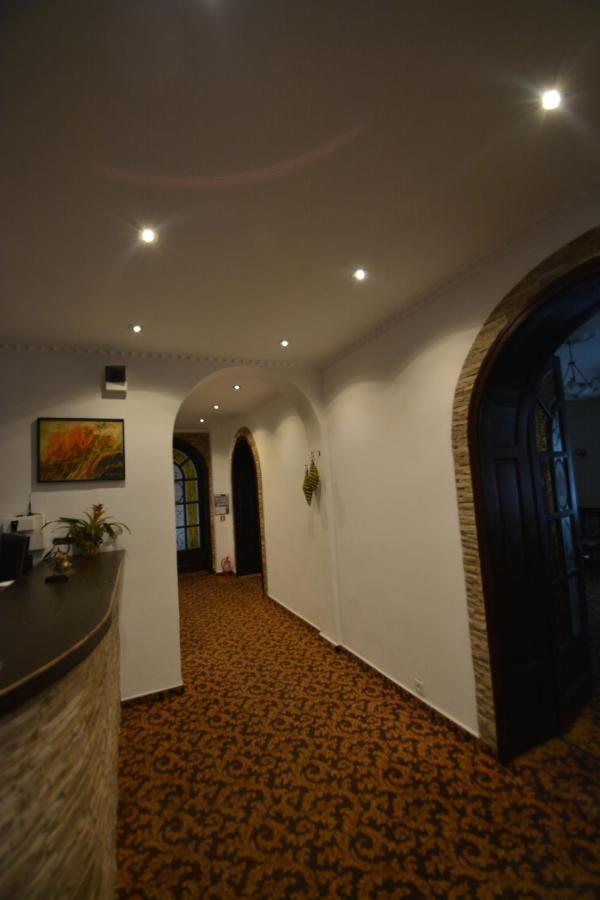 Gala - Guesthouse ออราแด ภายนอก รูปภาพ