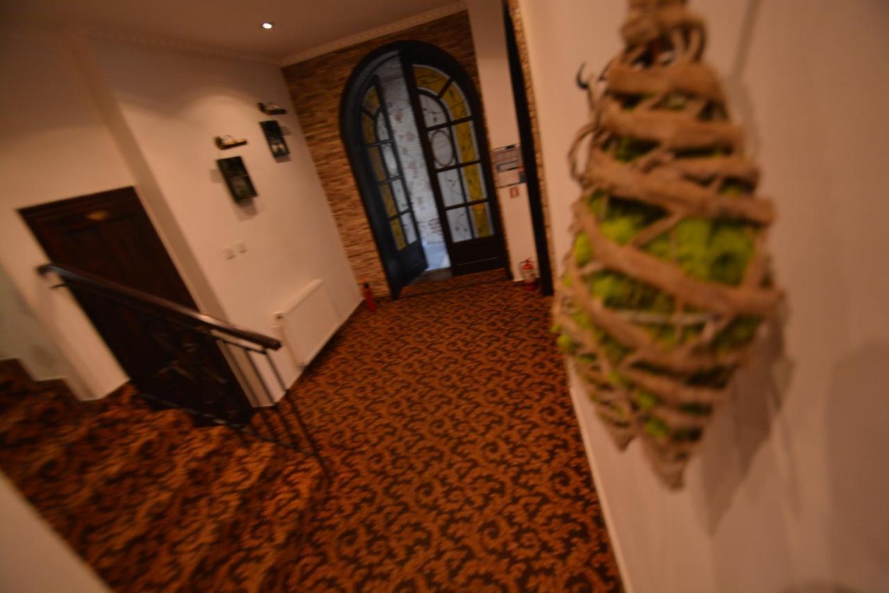 Gala - Guesthouse ออราแด ภายนอก รูปภาพ