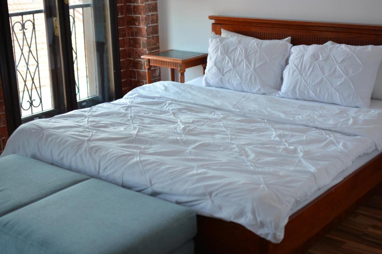 Gala - Guesthouse ออราแด ภายนอก รูปภาพ