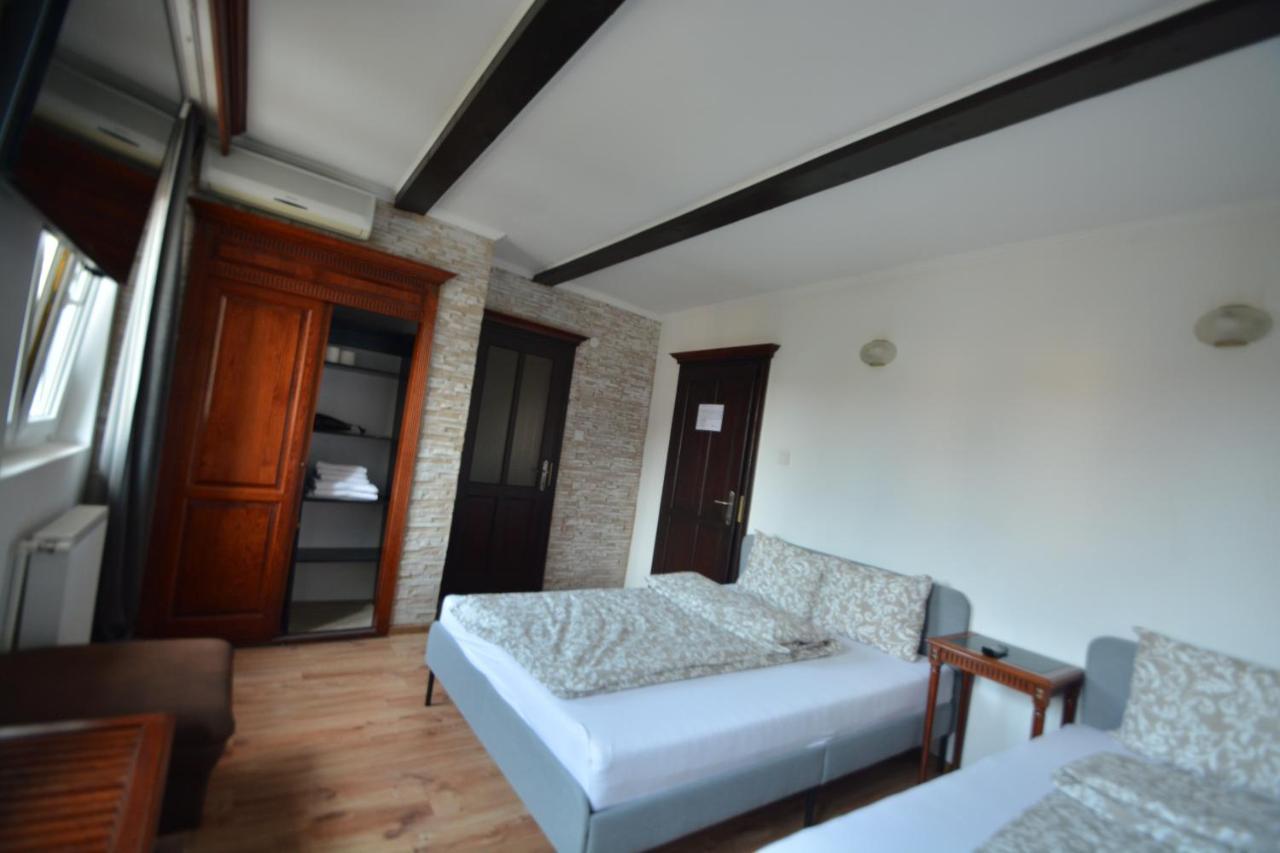 Gala - Guesthouse ออราแด ภายนอก รูปภาพ