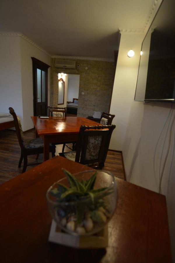 Gala - Guesthouse ออราแด ภายนอก รูปภาพ